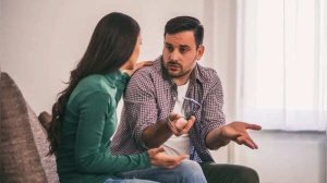 7 Early Warning Signs: Spotting Commitment Issues Before You're In Too Deep