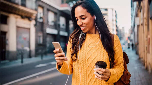 Holding a phone with one hand and scrolling with the same thumb shows confidence.